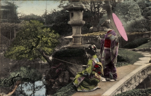 Postcard Japan, two Japanese women in traditional costume in a Japanese garden
