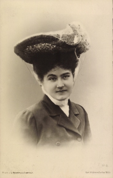 Postcard Karoline von Reuß older line, portrait with hat