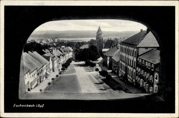 Ak Eschenbach in der Oberpfalz Bayern, Aussicht über die Straße, Turm, Wohnhäuser