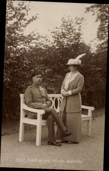 Ak Fürst Friedrich und Fürstin Bathildis von Waldeck Pyrmont, Portrait, Rotes Kreuz Spende