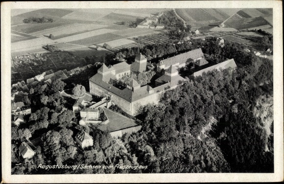 Ak Augustusburg im Erzgebirge, Fliegeraufnahme der Burg