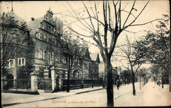 PC Bitterfeld in Saxony Anhalt, Lindenstrasse, post office building, street section