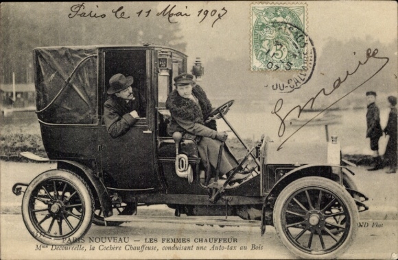 CPA Paris Nouveau, les Femmes Chauffeur, Me Decourcelle, la Cochère Chauffeuse
