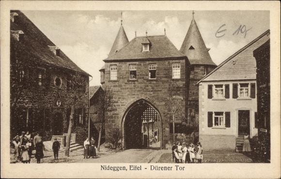Postcard Nideggen in the Eifel, Dürener Tor, street section, residents