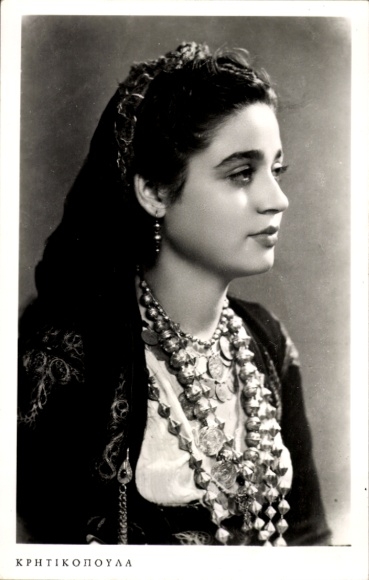 Postcard Young woman in Greek costume, jewelry