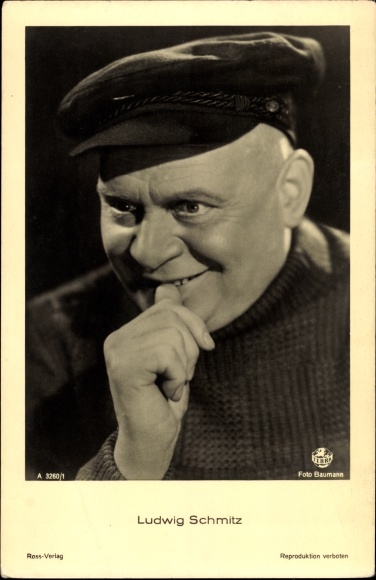 Postcard actor Ludwig Schmitz, portrait, peaked cap