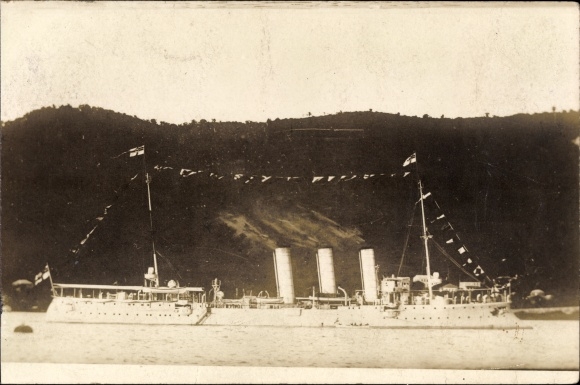 Photo Postcard German warship, SMS Bremen, small cruiser, Caribbean voyage in St. Thomas, flagged