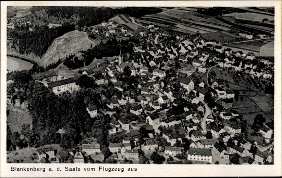Ak Blankenberg an der Saale Rosenthal am Rennsteig Thüringen, Luftaufnahme von Blankenberg, Häuse