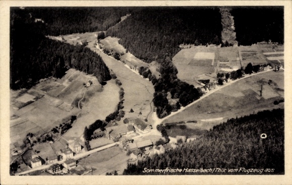 Ak Hasselbach Weilrod im Taunus, luchtfoto van landschap, rivier, velden, bos