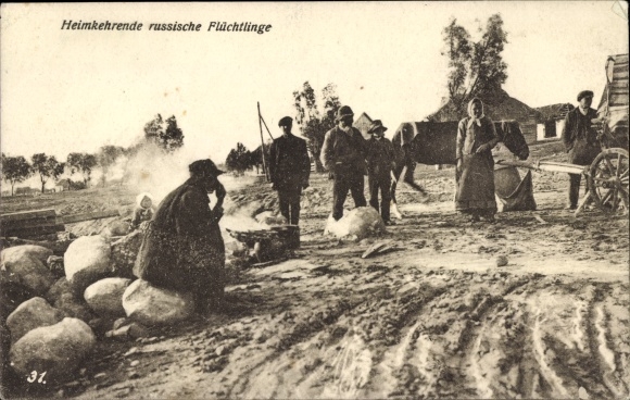 Ak Heimkehrende russische Flüchtlinge
