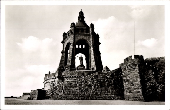 Ak Porta Westfalica an der Weser, Kaiser-Wilhelm-Denkmal, Wittekindberg, monumentale Architekt...