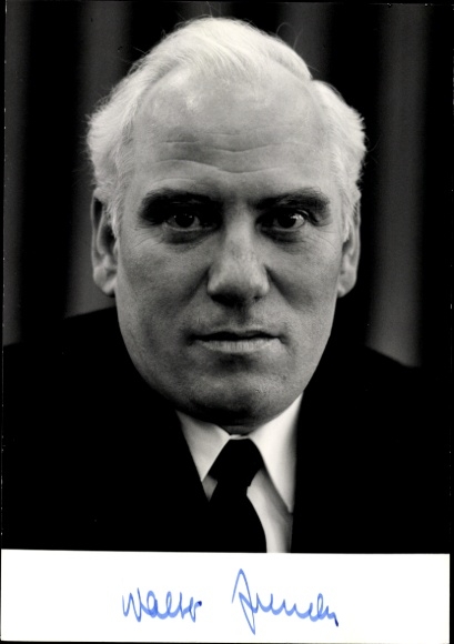 Postcard politician Walter Arendt, Federal Minister for Labour and Social Affairs, portrait, autograph