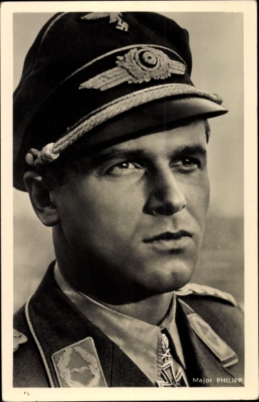 Ak Major Hans Philipp, Ritterkreuz mit Eichenlaub und Schwertern, Deutsche Luftwaffe, Portrait