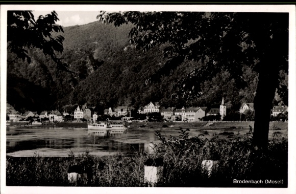 Ak Brodenbach an der Terrassenmosel, Blick auf den Ort, Flusspartie