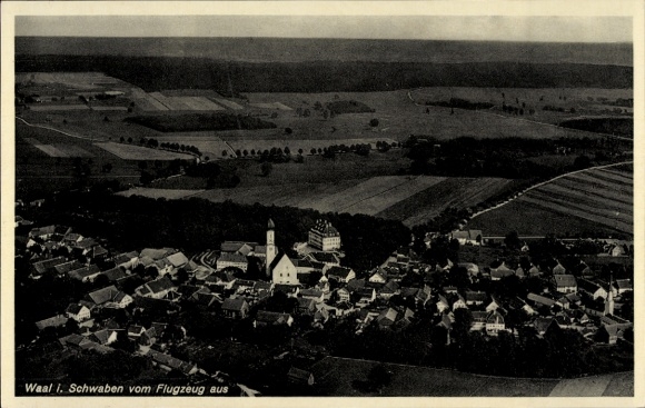 Ak Waal in Schwaben, Luftaufnahme von Waal, Kirche, Landschaft