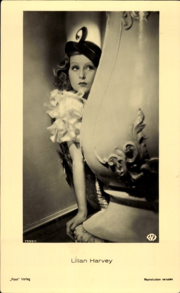Postcard actress Lilian Harvey, portrait