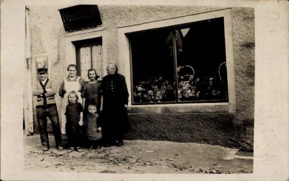 Photo Postcard Weißig Freital in Saxony, Juststraße, residents