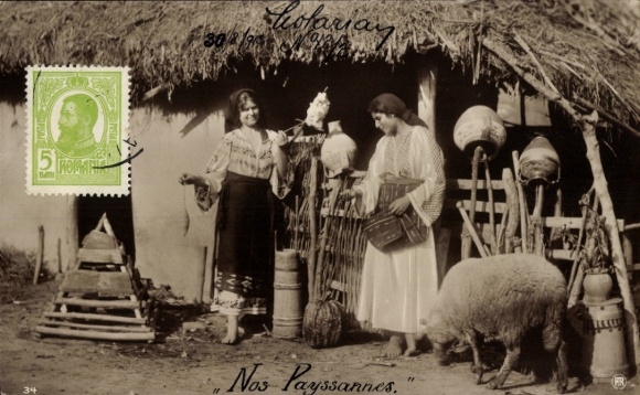Postcard women in Romanian costumes, sheep, spindle