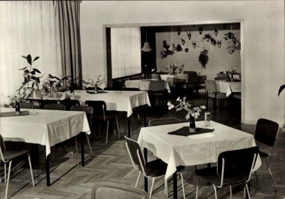 KP Wintzingerode Worbis w Eichsfeld w Turyngii, widok na wnętrze restauracji, nakryte stoły, P