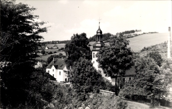 Foto Ak Thalheim ? im Erzgebirge, Teilansicht, Kirche