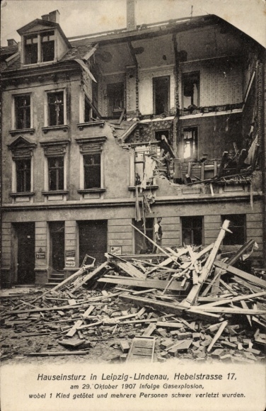 Postcard Lindenau Leipzig in Saxony, Hebelstraße 17, house collapse after gas explosion 1907
