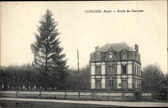 Ak Conches Eure, L'Ecole de Garcons