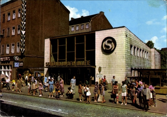 Postcard Berlin Prenzlauer Berg, S-Bahn station Schönhauser Allee, bus stop, kiosk, passers-by