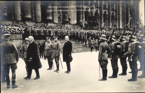 Postcard Reich President Paul von Hindenburg walking away from the honorary company