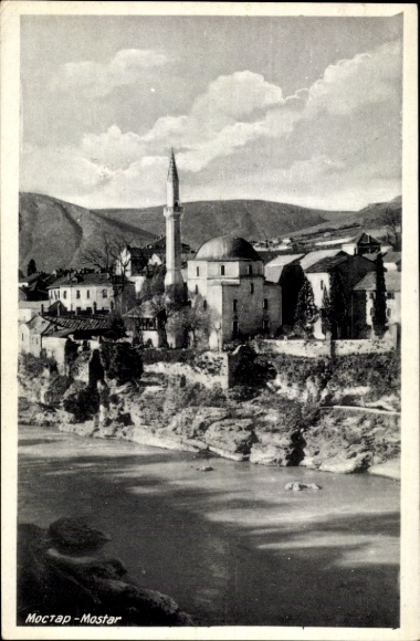 KP Mostar Bośnia Hercegowina, historyczny widok miasta, meczet, rzeka, góry, niebo