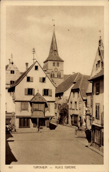 Ak Turckheim Türkheim Elsass Haut Rhin,  Place Turenne, Häuser, Kirchturm