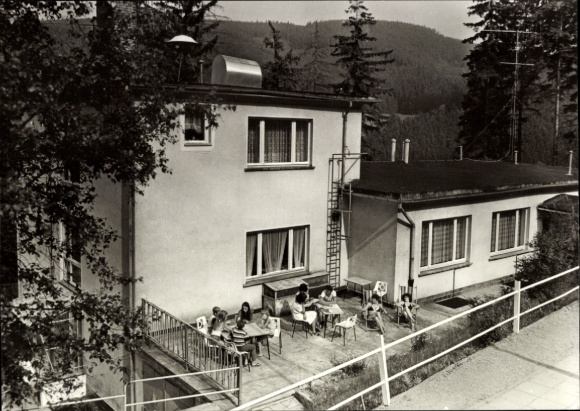 Ak Luisenthal im Thüringer Wald, Ferienheim, Triebfahrzeug-Einsatzstelle, Manebach, Terrasse mit 