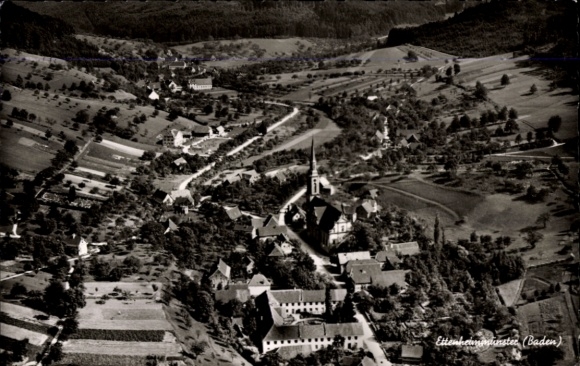 Ak Ettenheimmünster Ettenheim in Baden, Luftaufnahme von  Kirche sichtbar, ländliche Umgebung