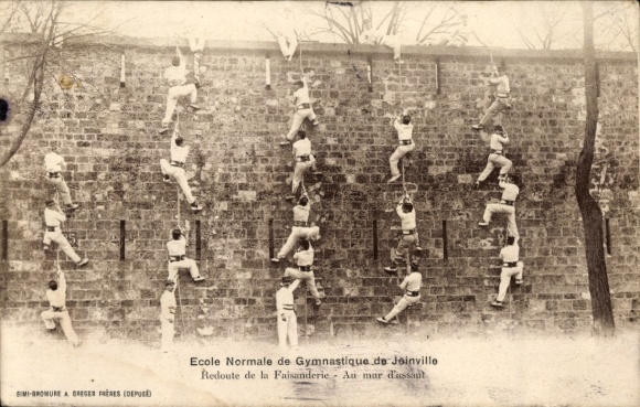 CPA Ecole Normale de Gymnastique de Joinville, Redoute de la Faisanderie, Au mar d'assault