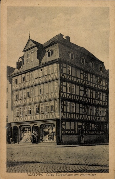 Postcard Herborn in Hessen, Old Town Hall on the Market Square