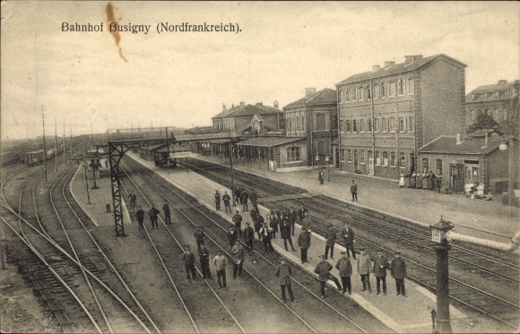 Postcard Busigny Nord, railway station, platform side