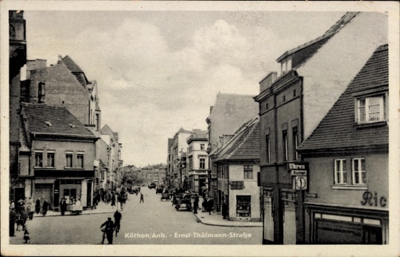 Ak Köthen in Anhalt,  Ernst-Thälmann-Straße, städtische Architektur, Straßenansicht