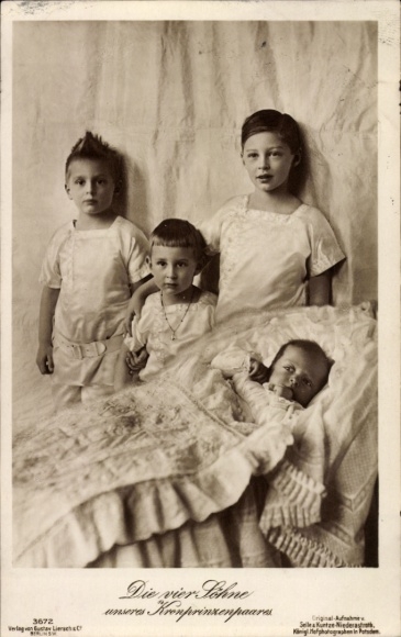 Ak Erbprinz Wilhelm, Louis Ferdinand, Hubertus, Friedrich, Söhne des Kronprinzenpaares