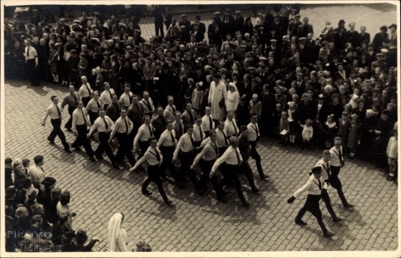 Foto Niederlande, Aufmarsch der Freiwilligen-Legion, Die Jugend marschiert, 2. WK