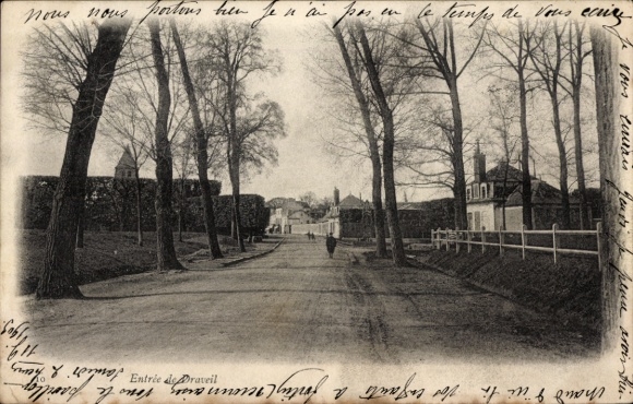 Ak Draveil Essonne, Allee mit Blick auf ein Herrenhaus, das von einem Zaun umgeben ist.