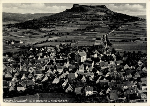 Ak Kirchehrenbach Oberfranken, Stadtansicht von  Walberla im Hintergrund, Flugaufnahme