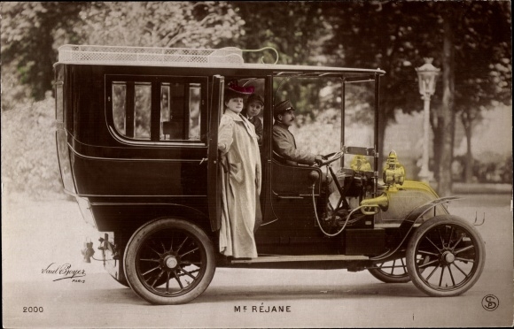 Postcard actress and soubrette Rejane in the automobile