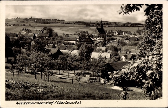 Ansichtkaart Niedercunnersdorf Kottmar in Oberlausitz Saksen, algemeen beeld, kerk