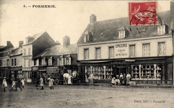 Ak Formerie Oise, voorkant toont een straat met winkels, paard en wagen, mensen, epicer