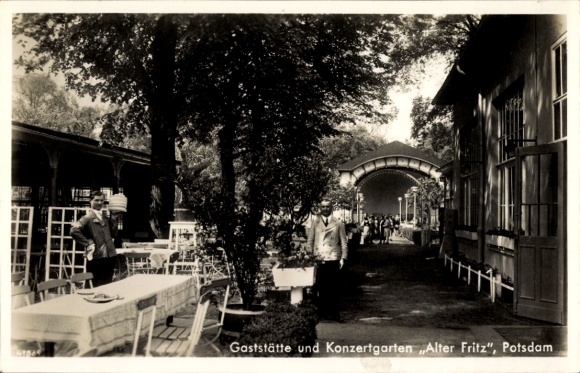 Postcard Potsdam in Brandenburg, restaurant and concert garden Alter Fritz, waiter