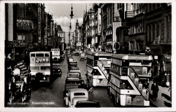 KP Berlin Mitte, Friedrichstraße, autobusy, sklepy, hotel