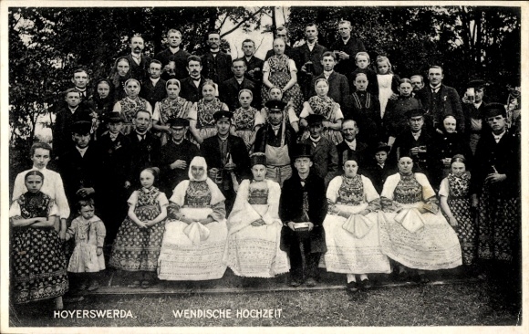 Postcard Hoyerswerda in Upper Lusatia, wedding celebration, traditional clothing, large group of people