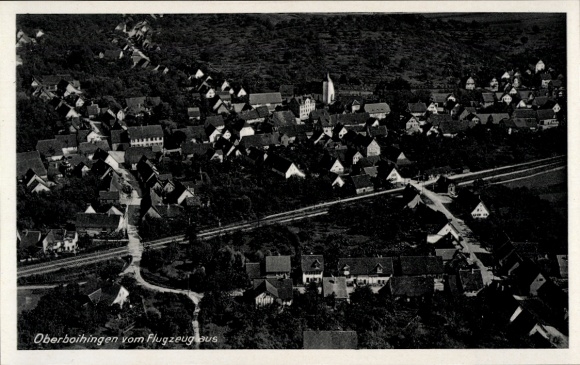 Ak Oberboihingen Baden Württemberg, Luftaufnahme von  Häuser, Kirche, Straßen, Bahngleise