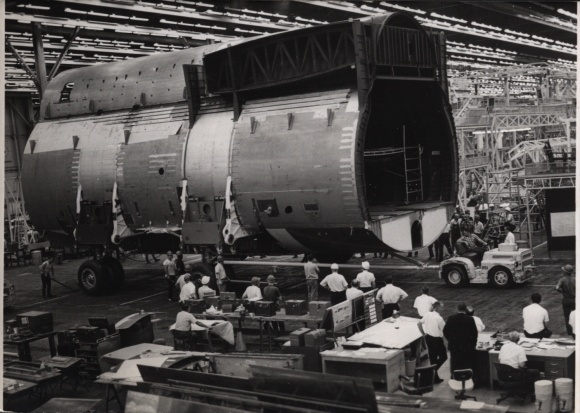 Photo American military aircraft Lockheed C5A Galaxy under construction