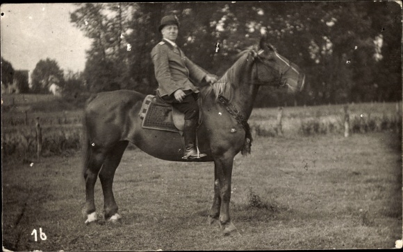 Photo Postcard Maaslingen Petershagen an der Weser, shooting festival 1954?, rifle colonel Stellhorn on horseback