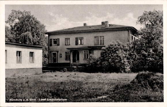 Postcard Nünchritz in Saxony, rural outpatient clinic, two buildings, trees, meadow